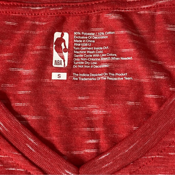 NWT NBA Philadelphia 76ers Basketball Women’s V-neck T-shirt, in Heather Red - Picture 6 of 8